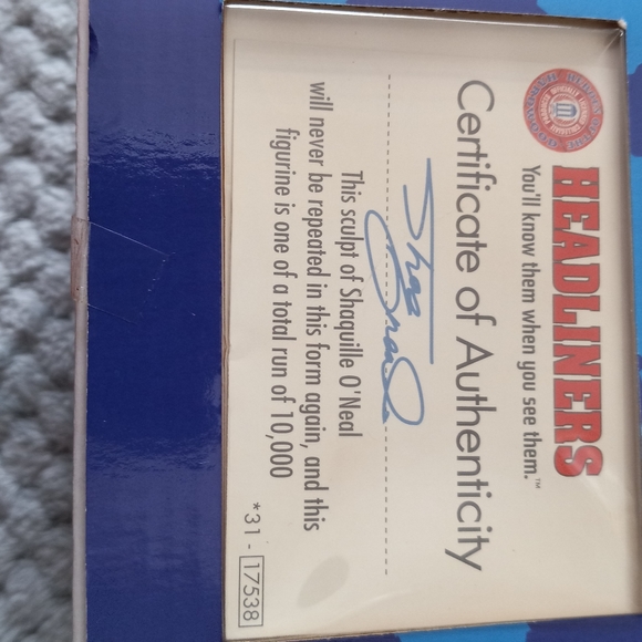 NWT Shaq ONeil Figurine and Signed Collection Card - Picture 4 of 5